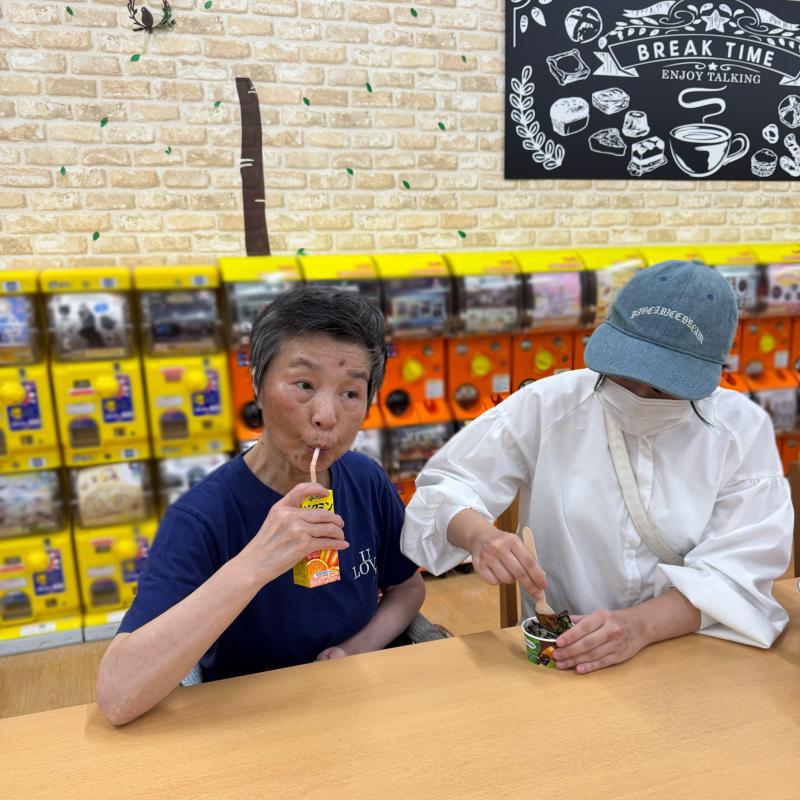 飲み物とアイスで一休み~