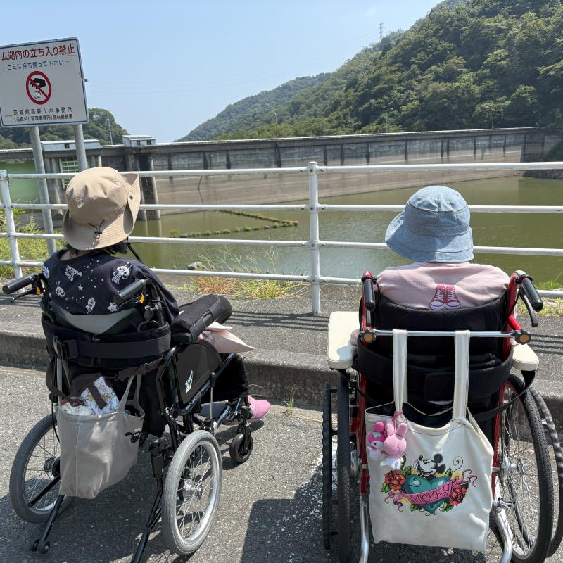 花貫ダムにドライブに来たよ～外は暑いね