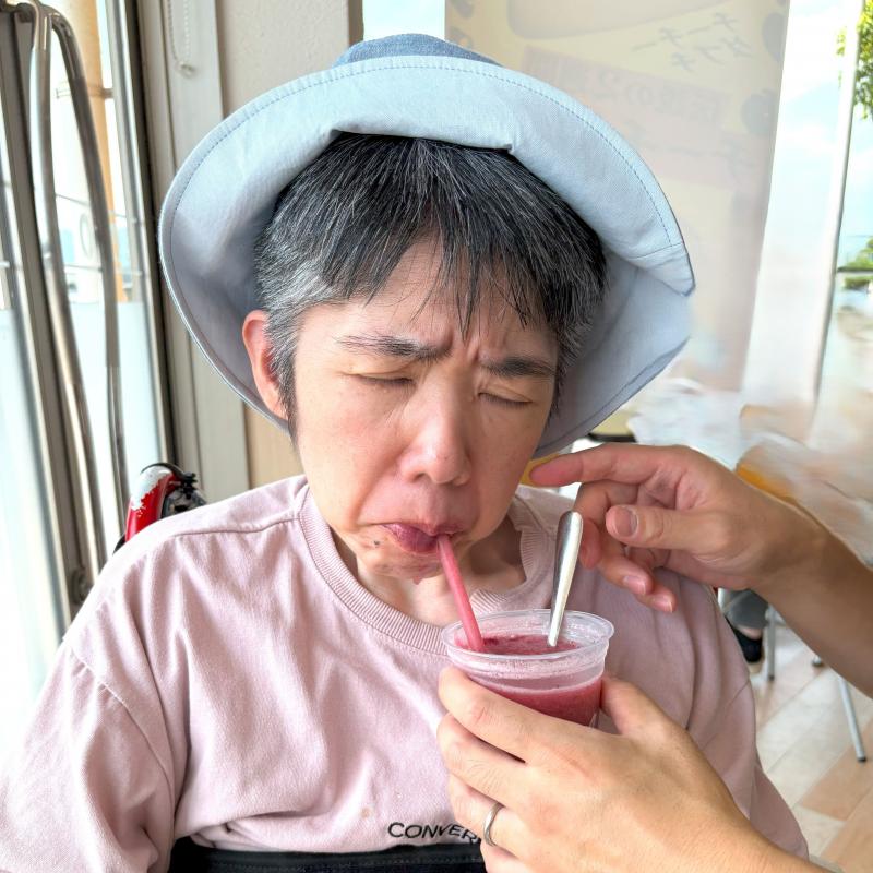 ブルーベリースムージー冷たくて美味しい