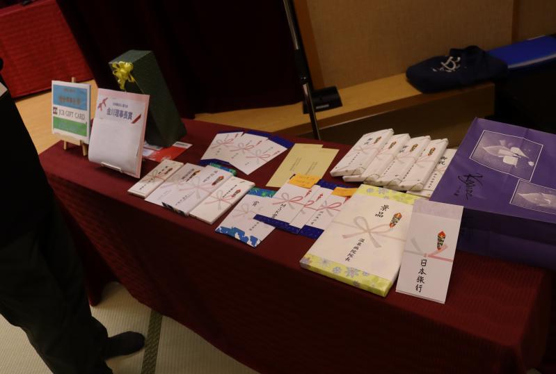 愛正会恒例大抽選会!!これらの商品はだれの手に??