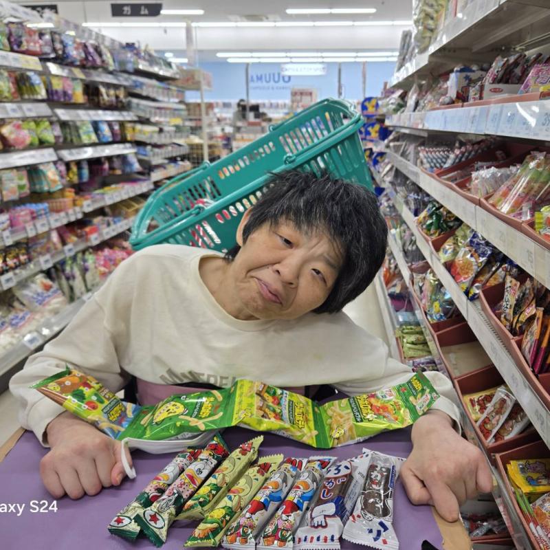 うまい棒やスナック菓子をたくさん買ったよ~!