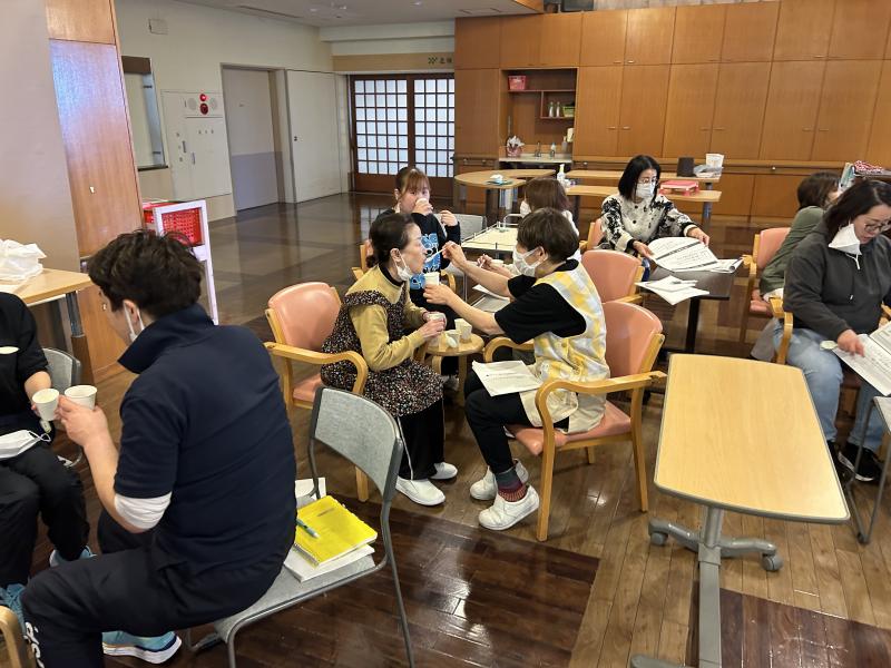 ゼリーを舌でつぶしてから水と一緒に飲み込んでみてください