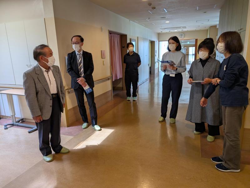 施設見学の様子。愛正園を知っていただくことからはじめたいと思います。