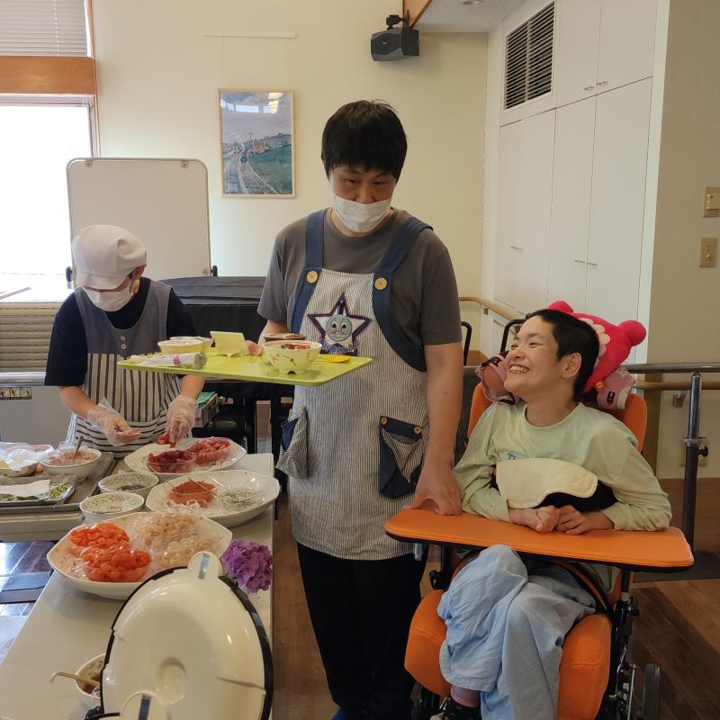 お楽しみバイキングを開催しました(お食事の様子)