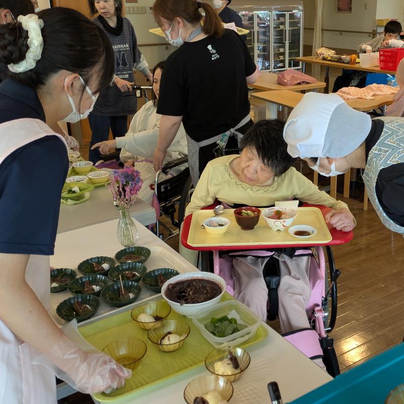 お楽しみバイキングを開催しました(お食事の様子)
