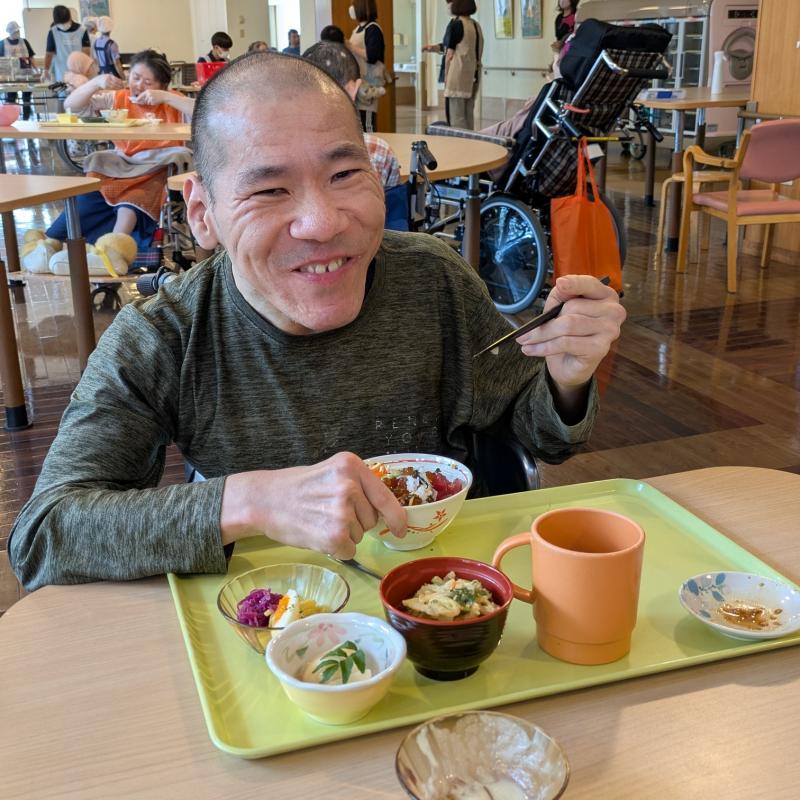 お楽しみバイキングを開催しました(お食事の様子)