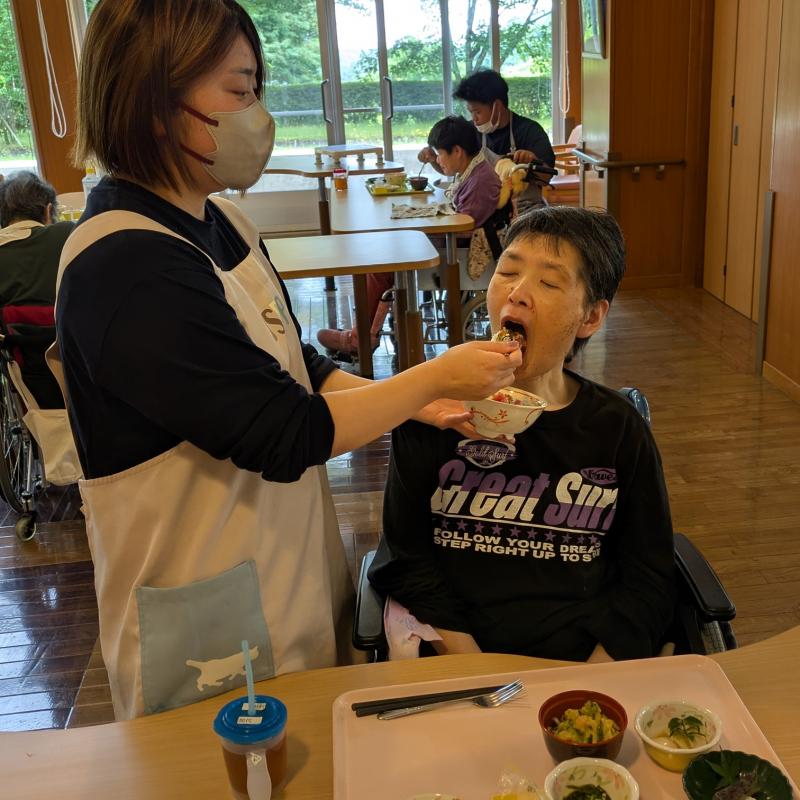 お楽しみバイキングを開催しました(お食事の様子)