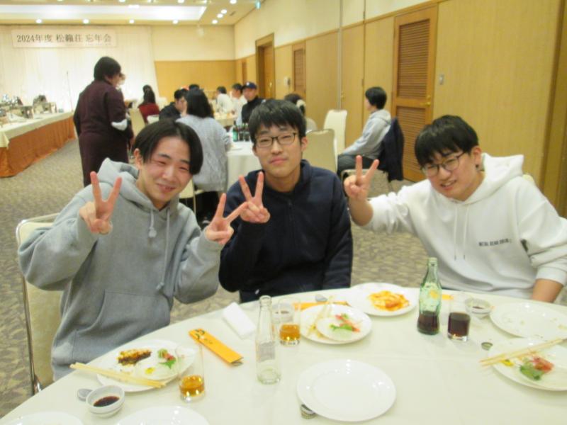 今年の新人3人組。X世代にも溶け込めてます♪