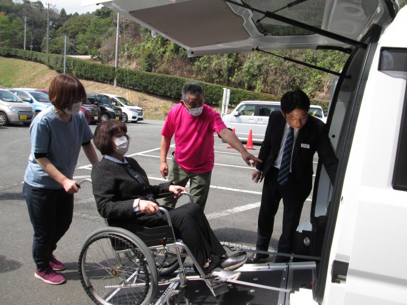 24時間テレビ福祉車両の納車式