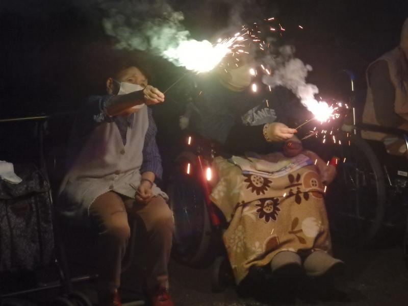 松籟荘常会の花火を懐かしむ会