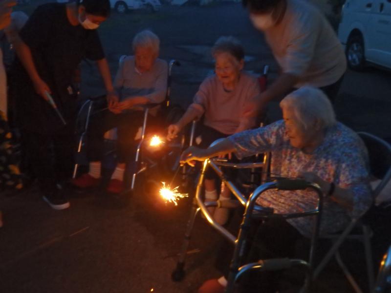 松籟荘常会の花火を懐かしむ会