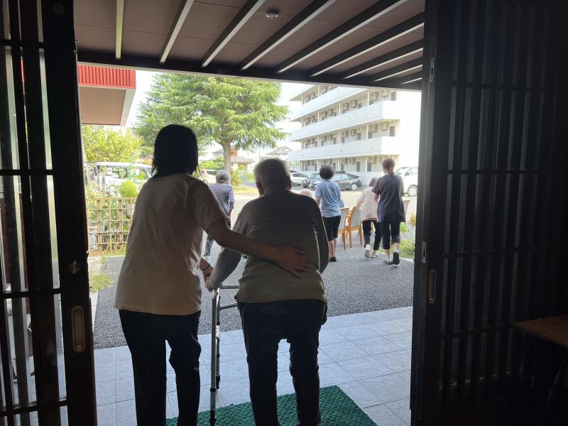 慎重に避難中