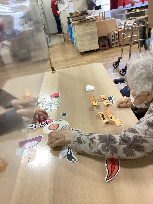 『デイ新年会～福笑いとお汁粉～』