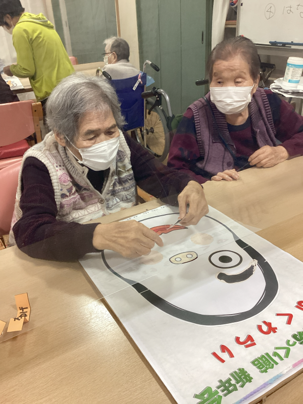 『デイ新年会～福笑いとお汁粉～』