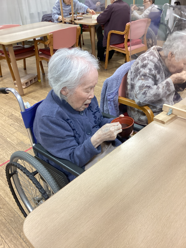 『デイ新年会～福笑いとお汁粉～』