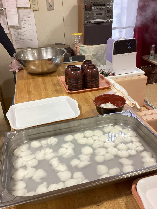 『デイ新年会～福笑いとお汁粉～』