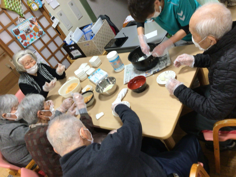 グループ活動：ぼた餅作りと一攫千金ゲーム