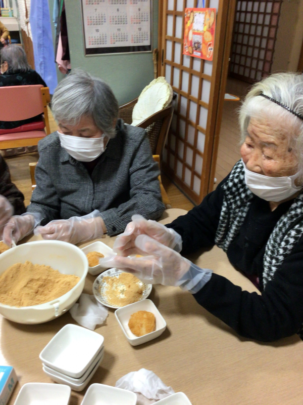 グループ活動：ぼた餅作りと一攫千金ゲーム