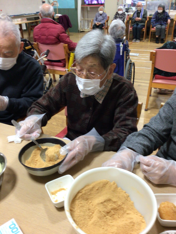 グループ活動：ぼた餅作りと一攫千金ゲーム